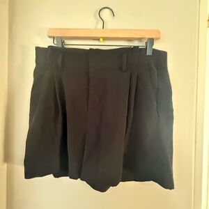 Vince Black Pleated Dress Shorts Women’s Size 12 Tailored High Waist